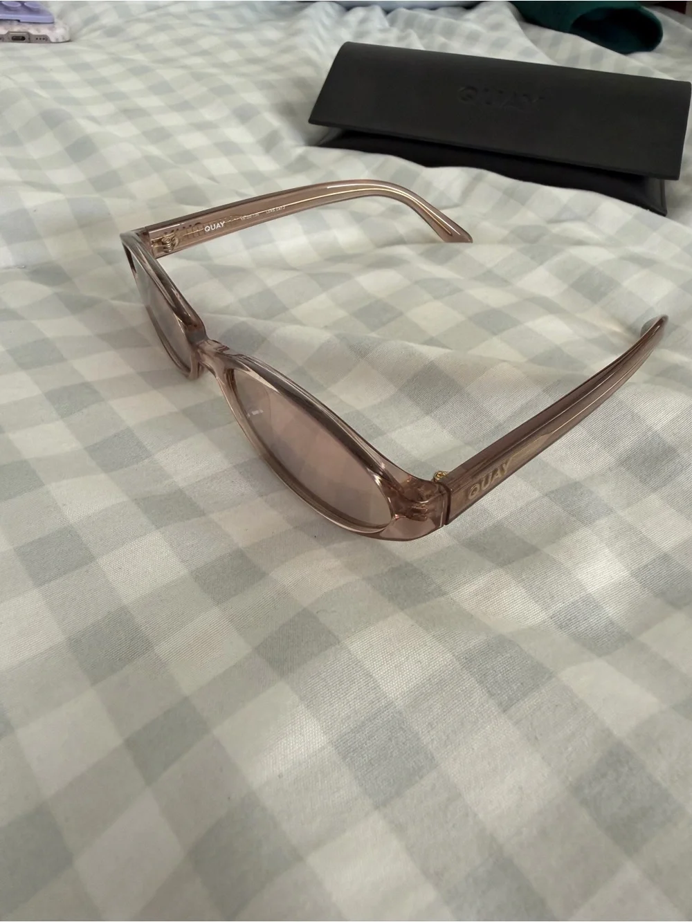 Quay Australia Rose-Tinted Oval Sunglasses